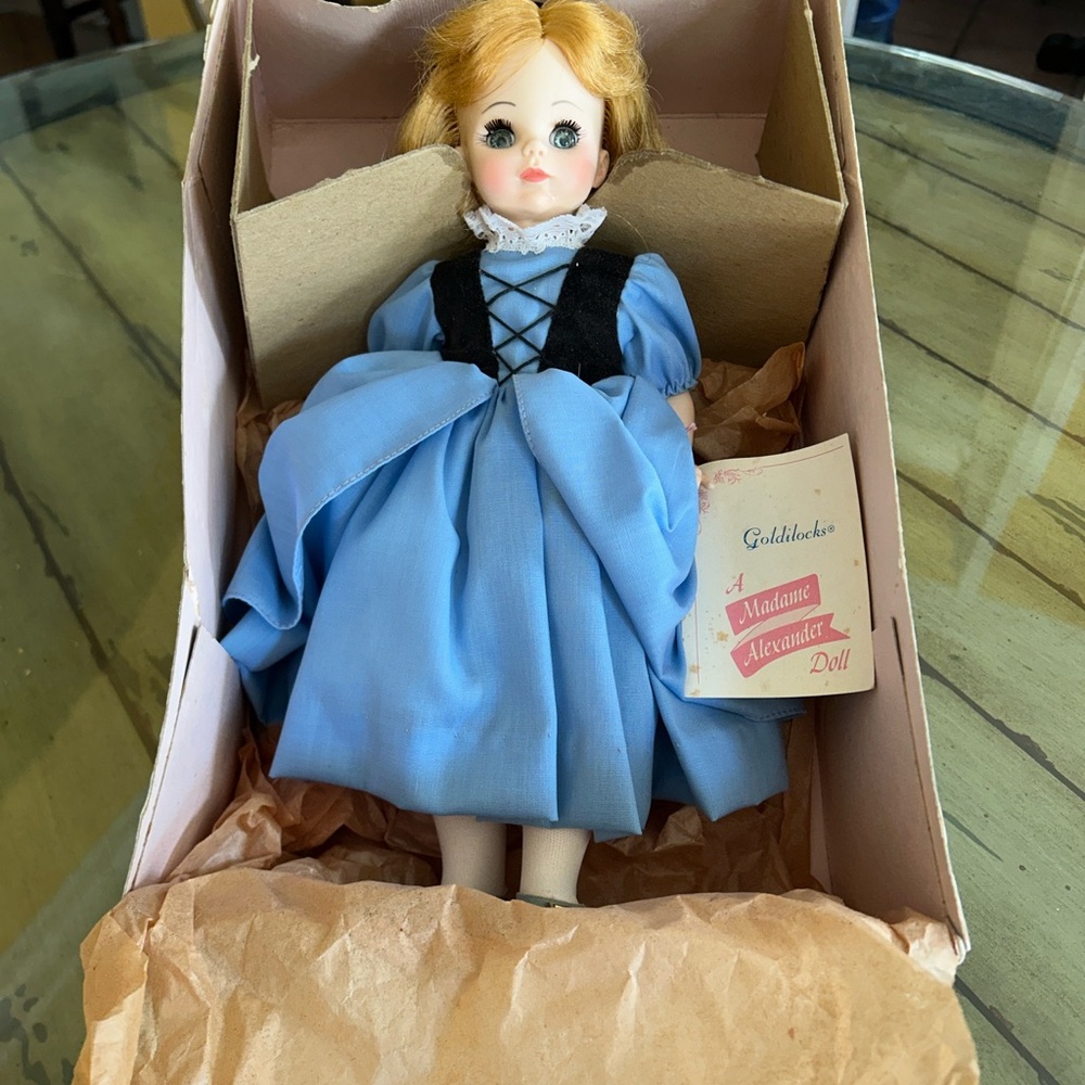 Madame Alexander Goldilocks Doll in Blue in the original box w/paperwork 14” - Picture 2 of 9